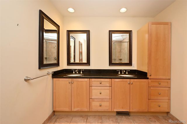 5671 Shadow Lane, Bloomfield Hills, MI 48302