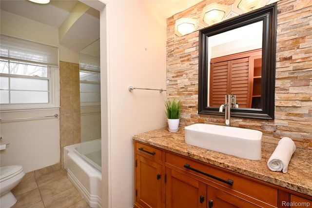 5671 Shadow Lane, Bloomfield Hills, MI 48302