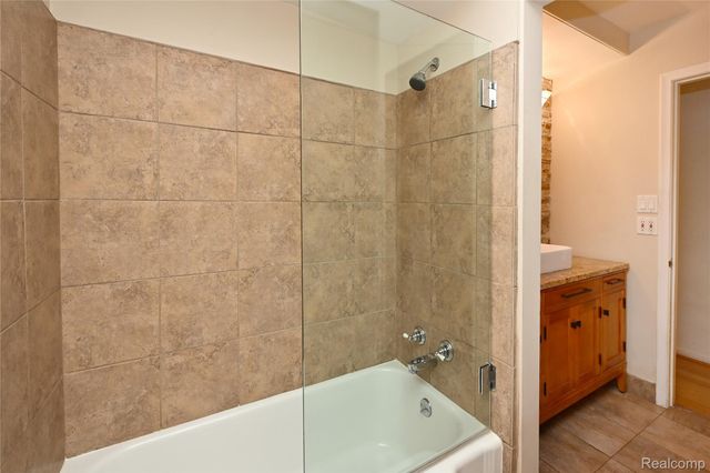 5671 Shadow Lane, Bloomfield Hills, MI 48302