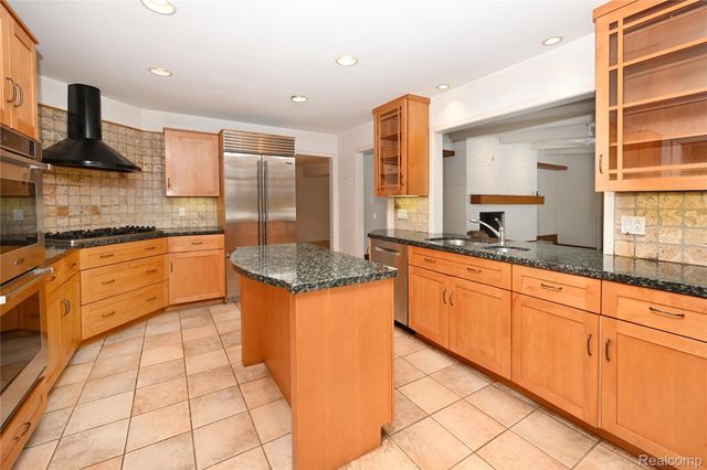 5671 Shadow Lane, Bloomfield Hills, MI 48302