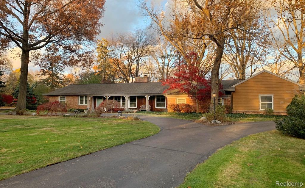 5671 Shadow Lane, Bloomfield Hills, MI 48302