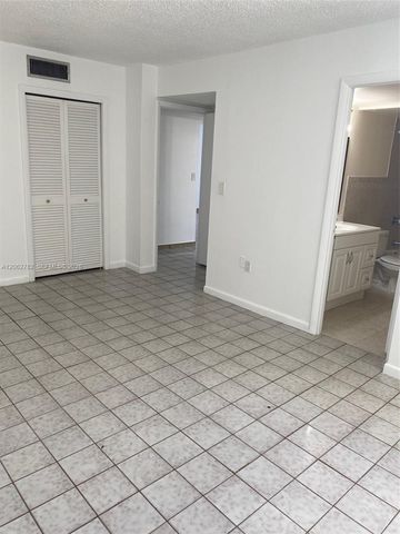 5050 NW 7th Street PH5, Miami, FL 33126