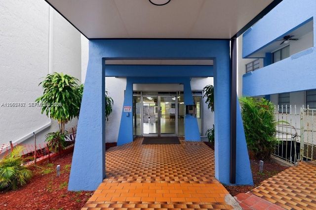 5050 NW 7th Street PH5, Miami, FL 33126