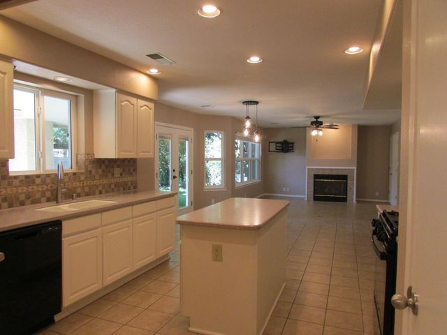 9108 Surrey Road NE, Albuquerque, NM 87109