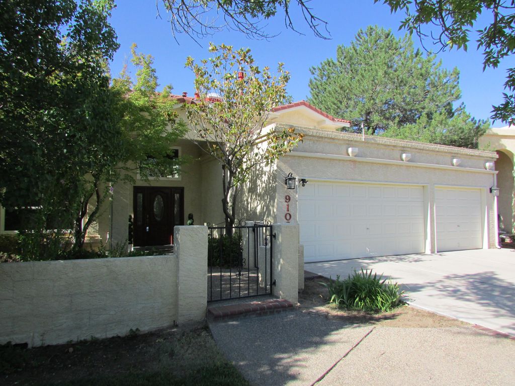 9108 Surrey Road NE, Albuquerque, NM 87109