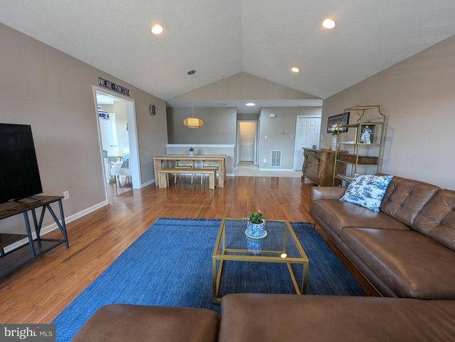 112-G ALMA MATER CT, State College, PA 16803