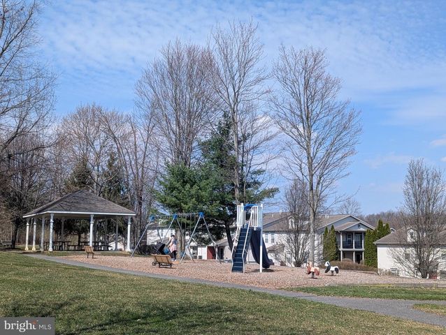 112-G ALMA MATER CT, State College, PA 16803