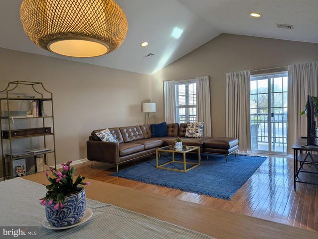 112-G ALMA MATER CT, State College, PA 16803