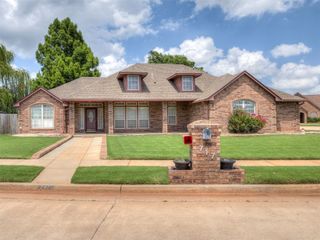 717 W Cabillo Way, Mustang, OK 73064