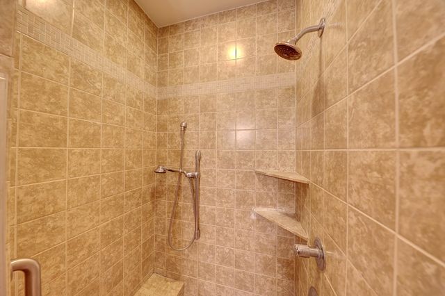 203 Rim Rock Circle W, Hext, TX 78024