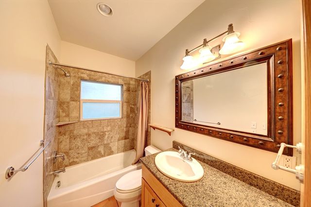 203 Rim Rock Circle W, Hext, TX 78024