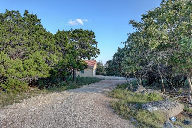 203 Rim Rock Circle W, Hext, TX 78024