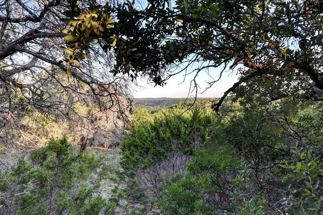203 Rim Rock Circle W, Hext, TX 78024