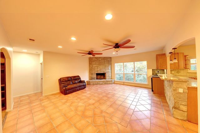 203 Rim Rock Circle W, Hext, TX 78024