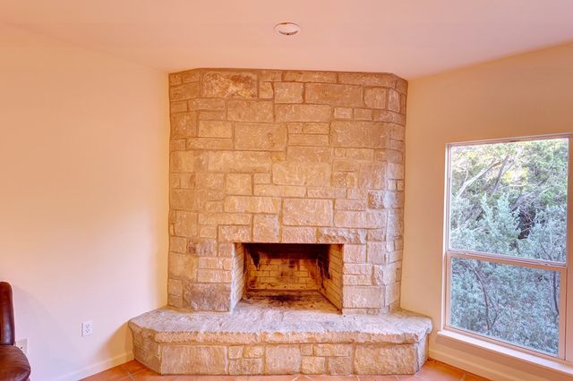 203 Rim Rock Circle W, Hext, TX 78024