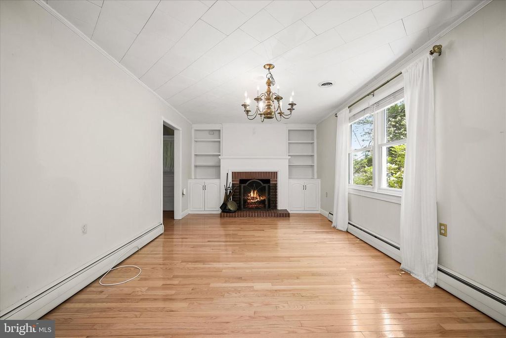 Image 12 of property listing at 1915 CHERRY RD, Annapolis, MD 21409