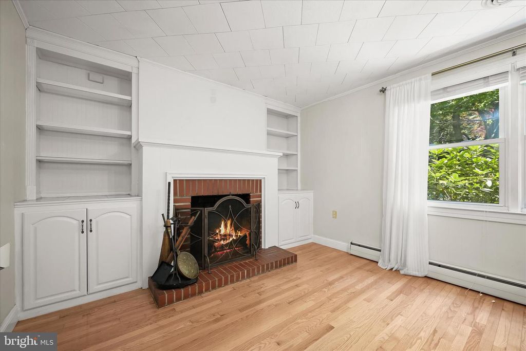 Image 13 of property listing at 1915 CHERRY RD, Annapolis, MD 21409