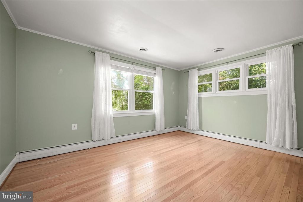 Image 16 of property listing at 1915 CHERRY RD, Annapolis, MD 21409