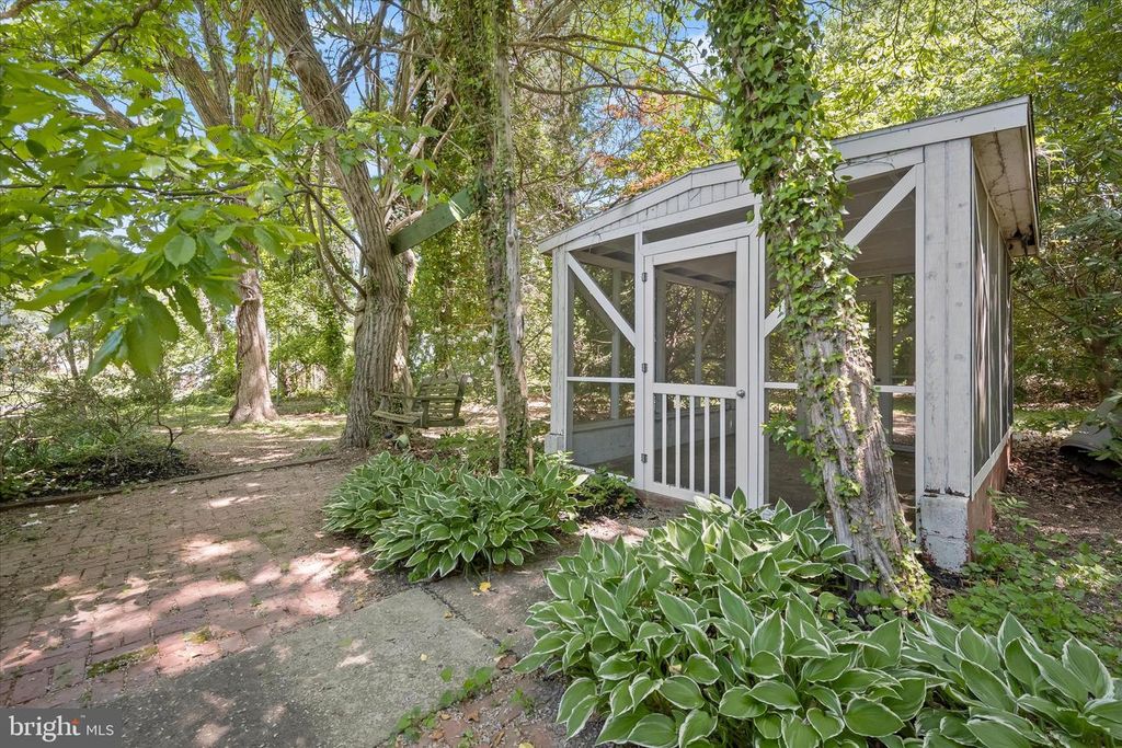 Image 25 of property listing at 1915 CHERRY RD, Annapolis, MD 21409