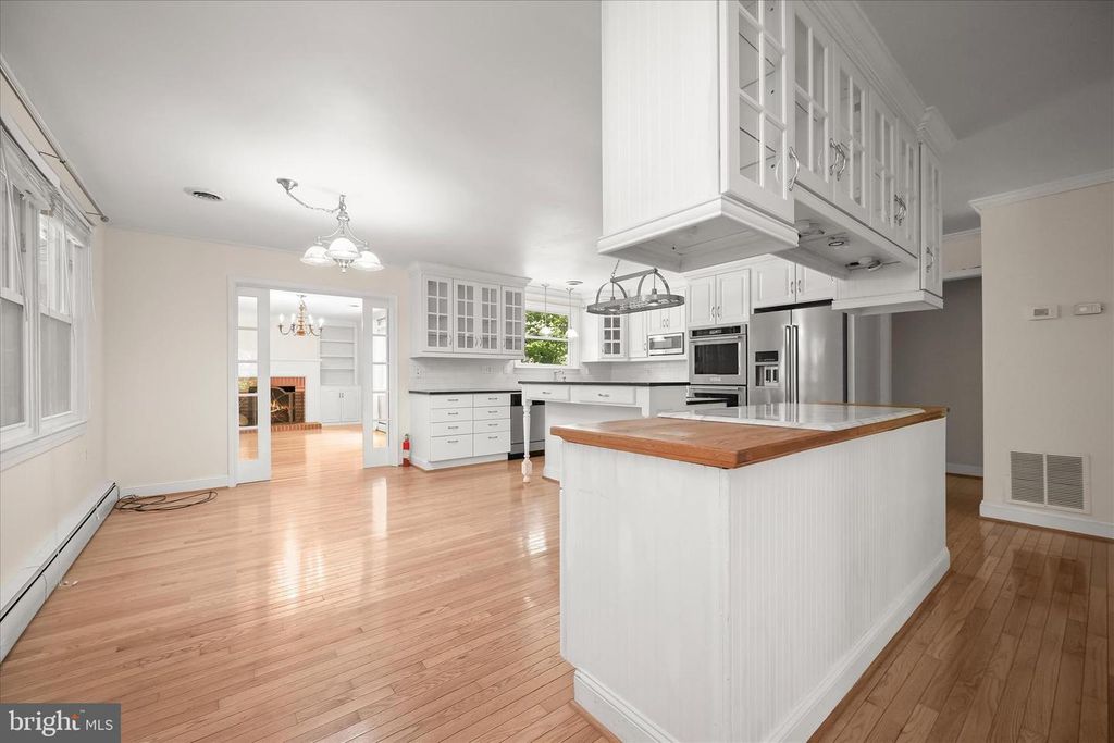 Image 4 of property listing at 1915 CHERRY RD, Annapolis, MD 21409