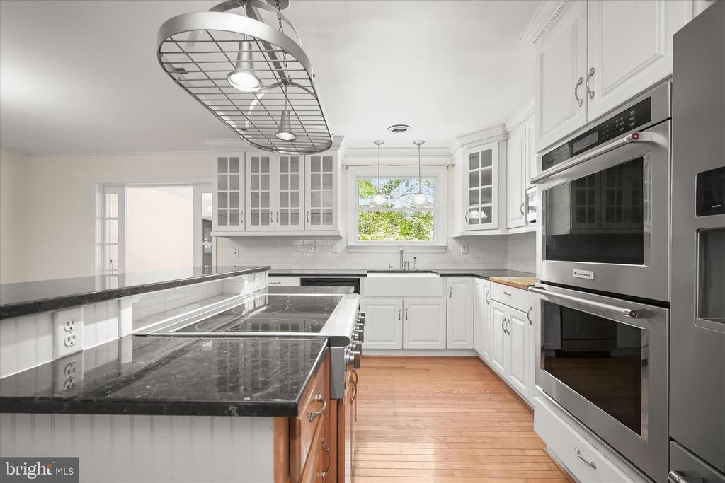 Image 6 of property listing at 1915 CHERRY RD, Annapolis, MD 21409