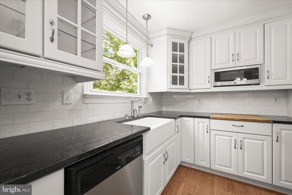 Image 7 of property listing at 1915 CHERRY RD, Annapolis, MD 21409