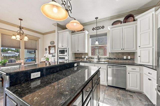 22321 Fairway View Dr, Zachary, LA 70791