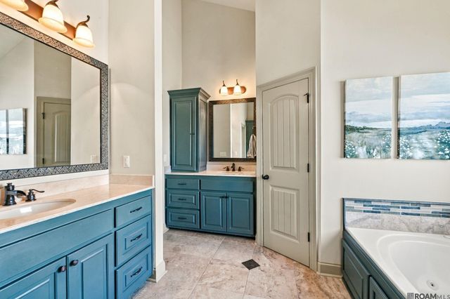 22321 Fairway View Dr, Zachary, LA 70791