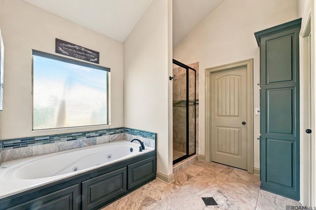 22321 Fairway View Dr, Zachary, LA 70791