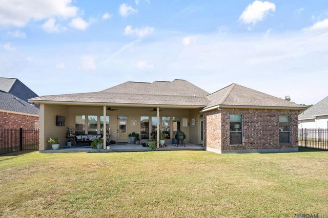 22321 Fairway View Dr, Zachary, LA 70791