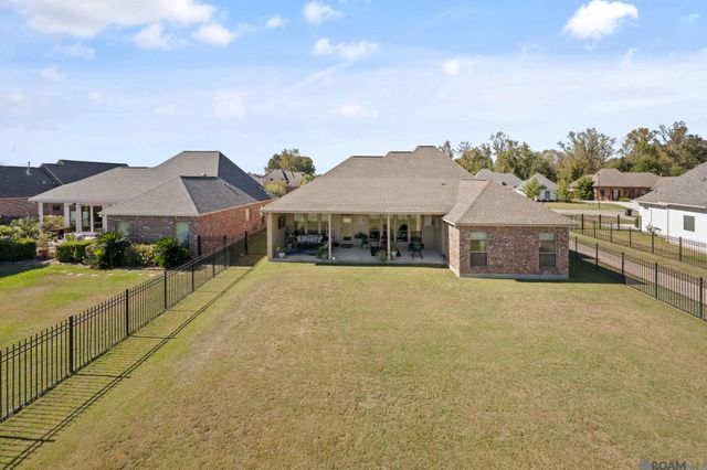 22321 Fairway View Dr, Zachary, LA 70791