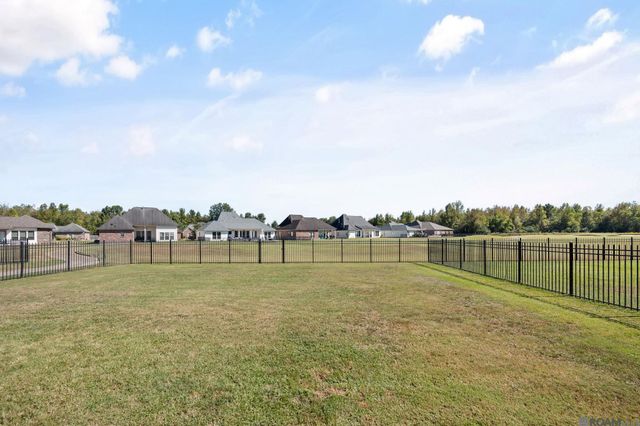 22321 Fairway View Dr, Zachary, LA 70791