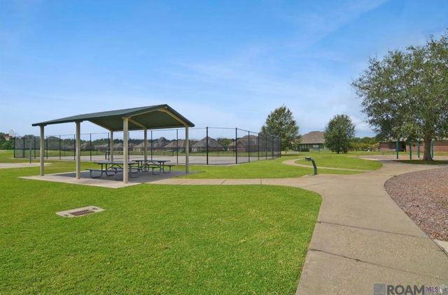 22321 Fairway View Dr, Zachary, LA 70791