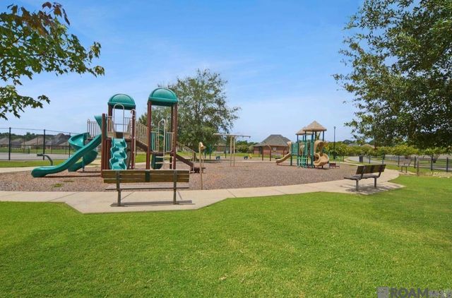 22321 Fairway View Dr, Zachary, LA 70791