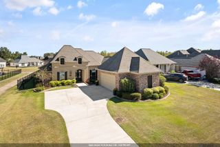 22321 Fairway View Dr, Zachary, LA 70791