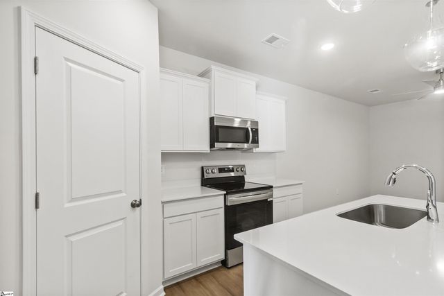 10 Stoneview Way, Taylors, SC 29687