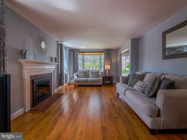 903 PENN AVE, Drexel Hill, PA 19026