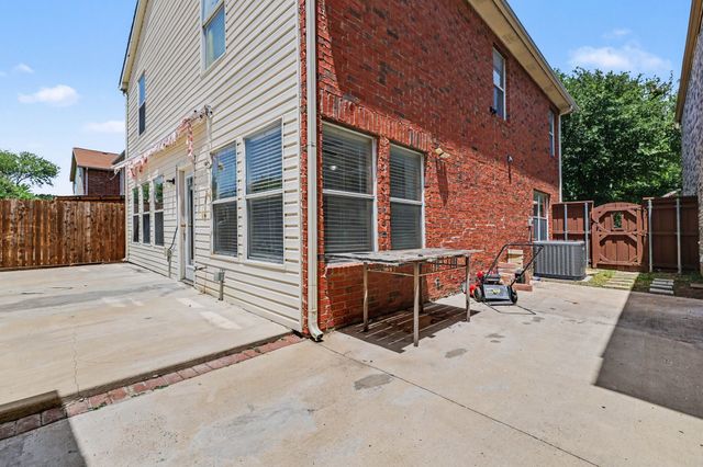 2020 Cardinal Lane, Lewisville, TX 75077