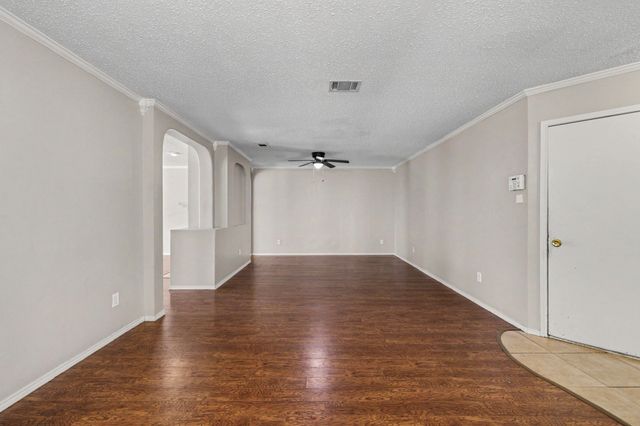 2020 Cardinal Lane, Lewisville, TX 75077