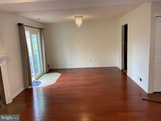1215 CHANTICLEER, Cherry Hill, NJ 08003