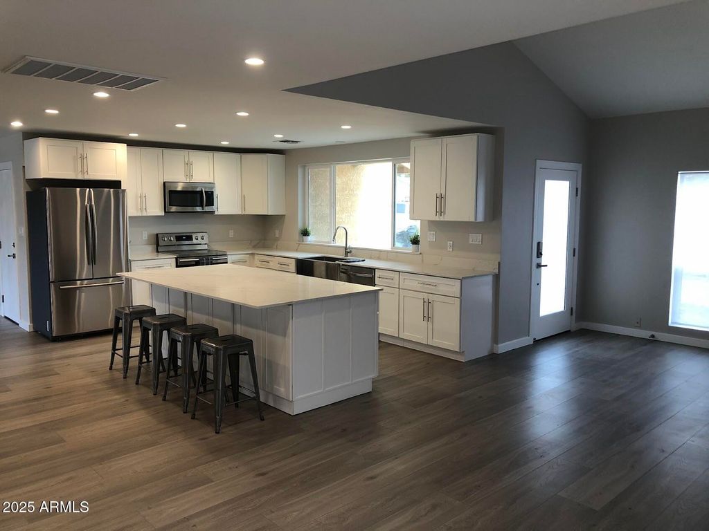 4910 E CHARTER OAK Road, Scottsdale, AZ 85254