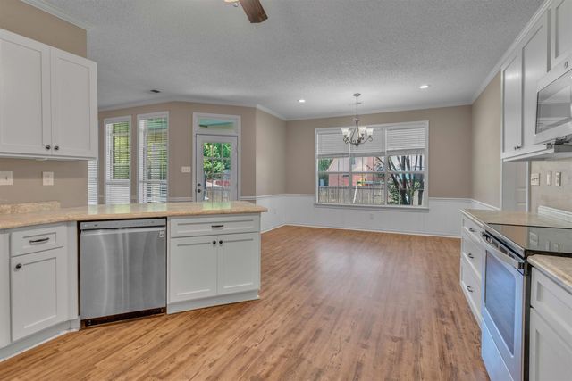 3933 OAK FOREST DR, Bartlett, TN 38135