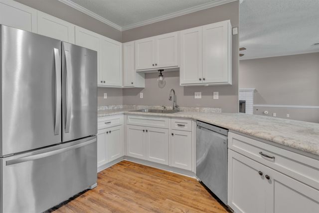 3933 OAK FOREST DR, Bartlett, TN 38135