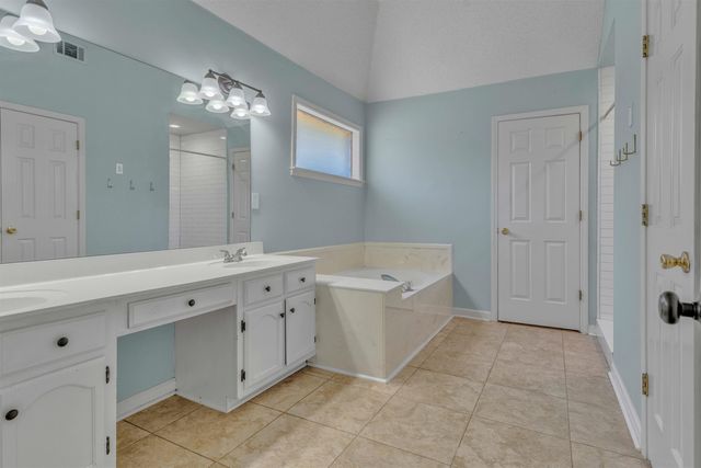 3933 OAK FOREST DR, Bartlett, TN 38135