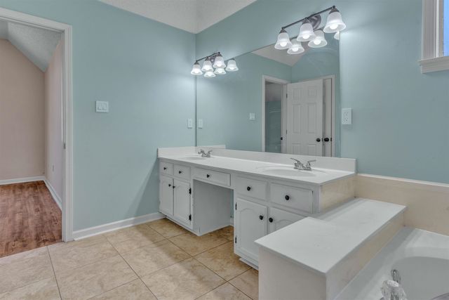 3933 OAK FOREST DR, Bartlett, TN 38135