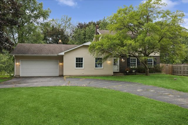 6121 Sands Road, Crystal Lake, IL 60014