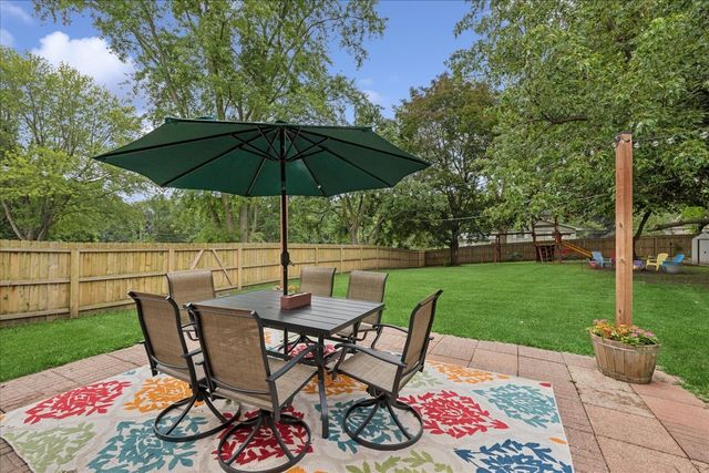 6121 Sands Road, Crystal Lake, IL 60014