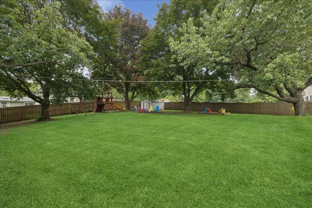 6121 Sands Road, Crystal Lake, IL 60014