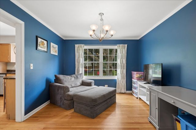 6121 Sands Road, Crystal Lake, IL 60014