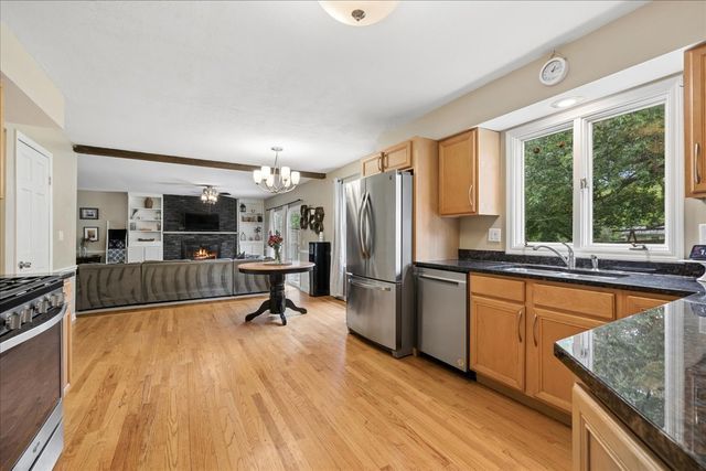 6121 Sands Road, Crystal Lake, IL 60014